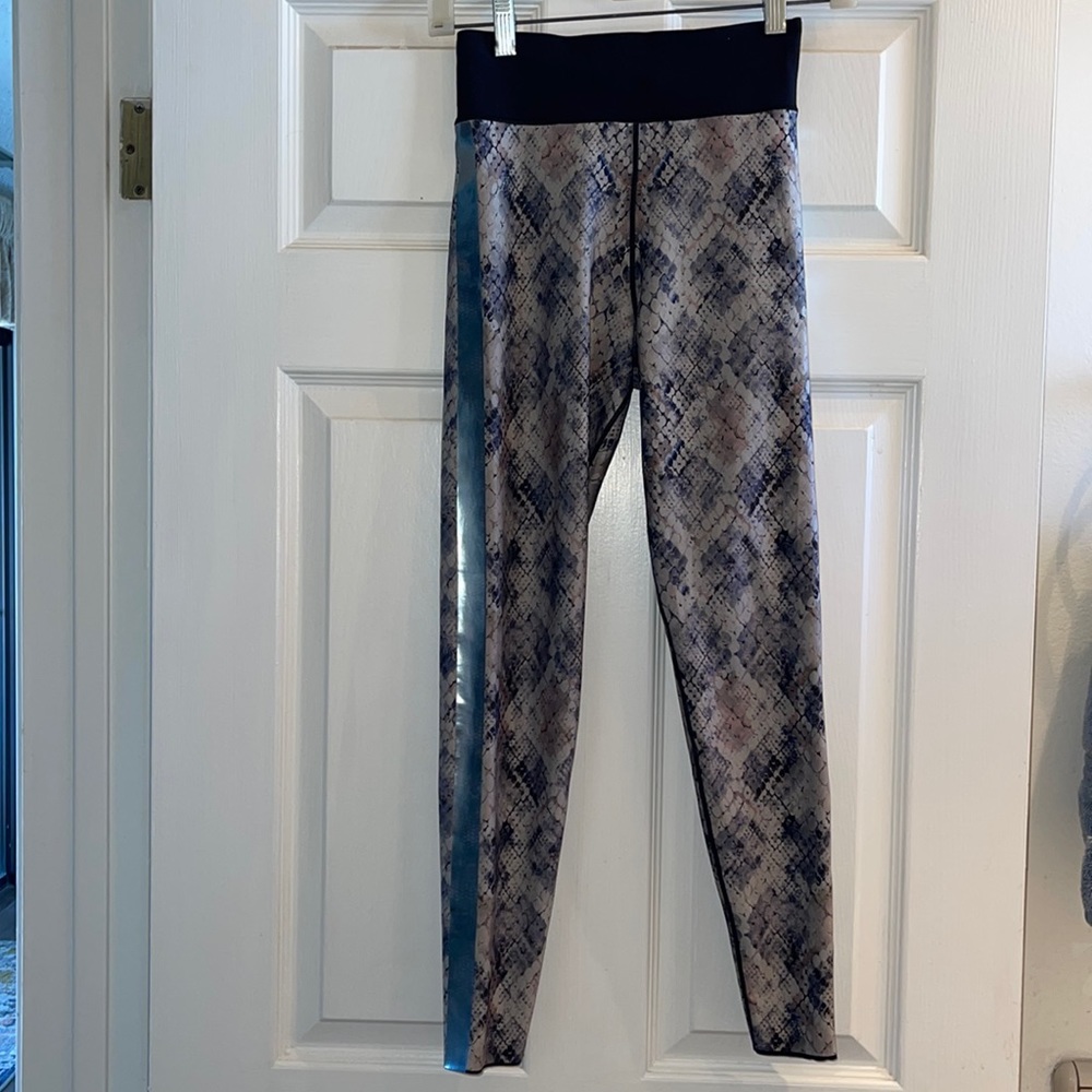 Ultra core-New w/out tags- boa purple snake print active legging. Small
